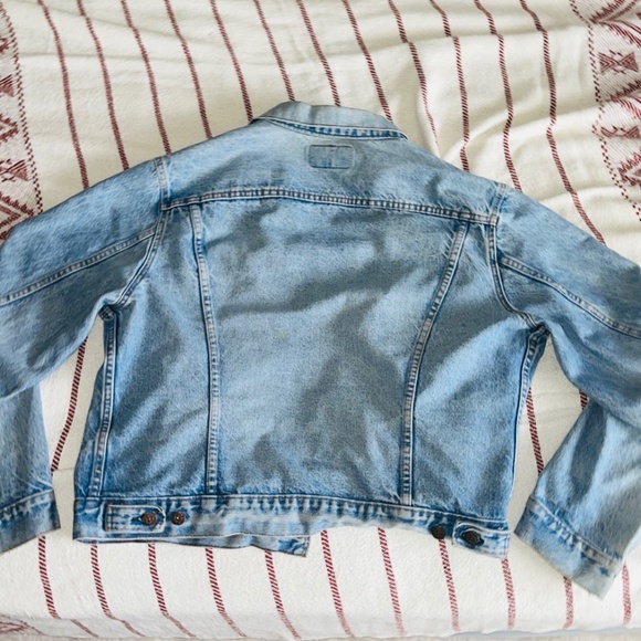 🔴Levi’s Denim Jacket🔴 - Picture 2 of 3